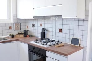 Fridge, microwave, oven, stovetop