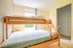 2 室のベッドルーム、WiFi (無料)