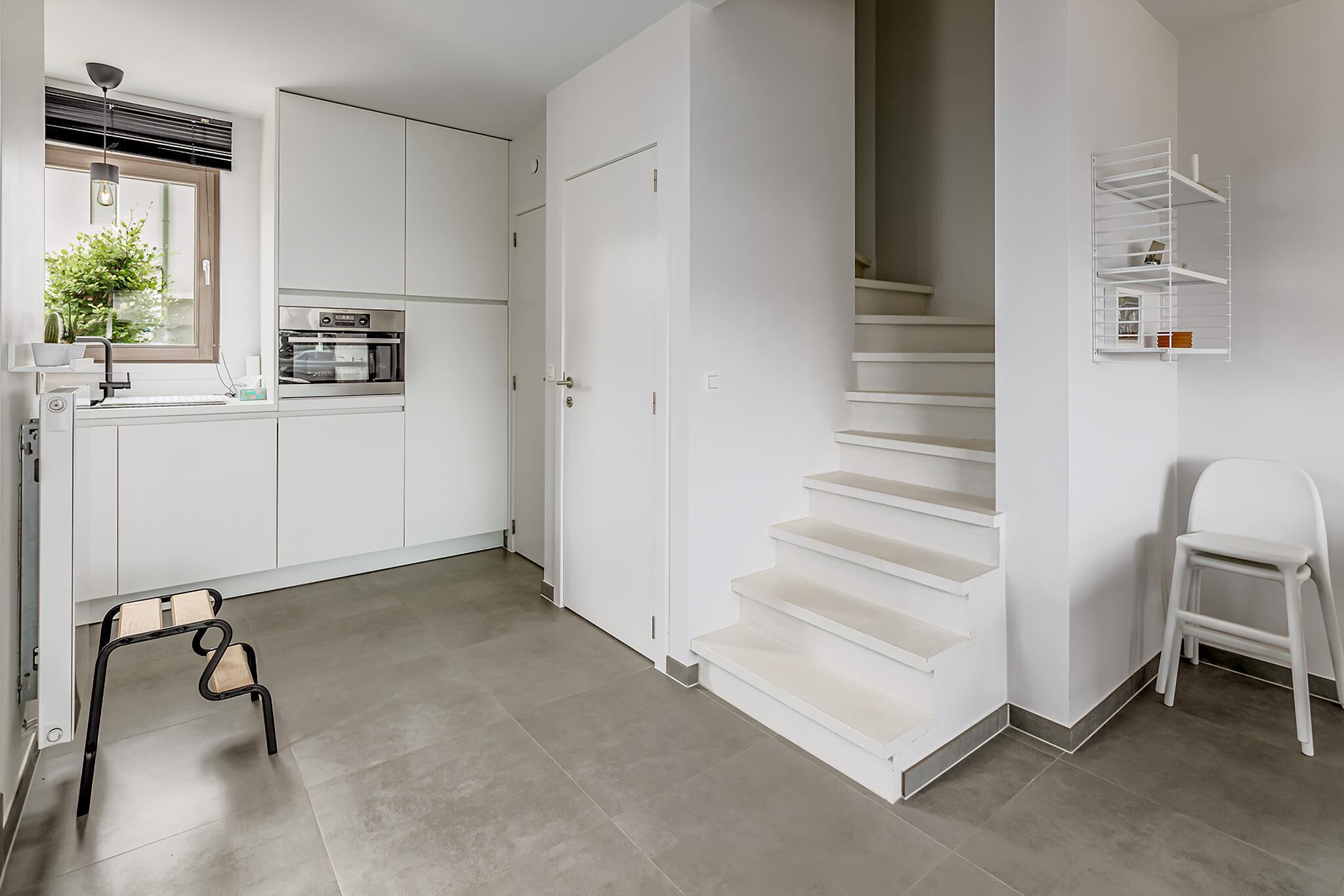 Fridge, oven, coffee/tea maker