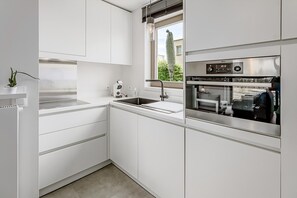 Fridge, microwave, oven, coffee/tea maker