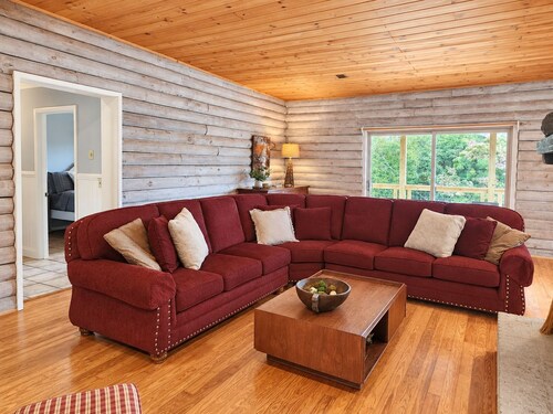 Cozy Country Retreat with Fireplace, Covered Porch