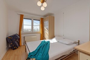 2 室のベッドルーム、WiFi (無料)