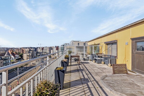 Property grounds - 2 bedroom accommodation in Koksijde (Koksijde)