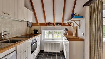 Oven, coffee/tea maker, cookware/dishes/utensils