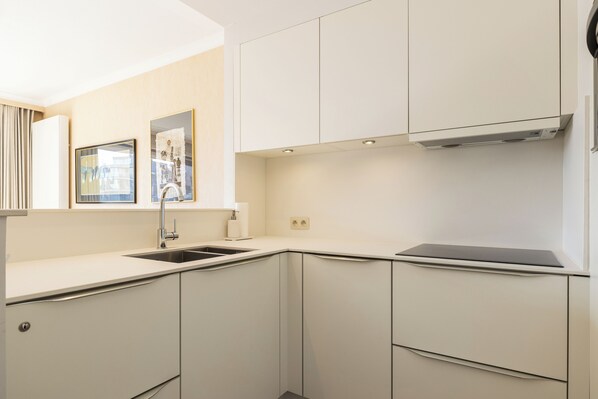 Oven, stovetop, coffee/tea maker