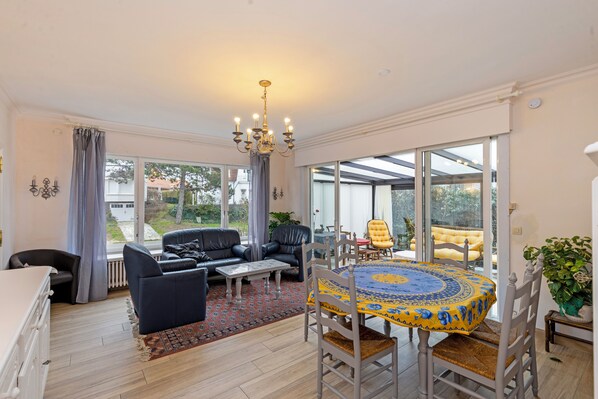 Interior - 3 bedroom accommodation in Koksijde (Koksijde)