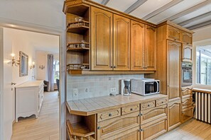 Kühlschrank, Ofen, Herdplatte, Wasserkocher