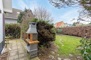 Outdoor dining - 3 bedroom accommodation in Koksijde (Koksijde)