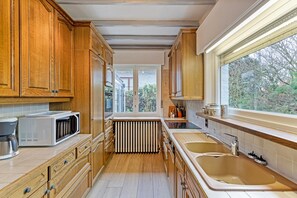 Kühlschrank, Ofen, Herdplatte, Wasserkocher