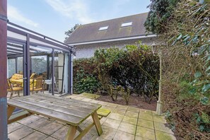 Outdoor dining - 3 bedroom accommodation in Koksijde (Koksijde)