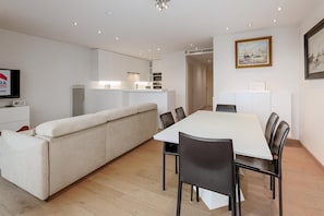 Dining - 2 bedroom accommodation in Oostduinkerke (Oostduinkerke)