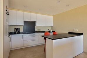 Microwave, coffee/tea maker, cookware/dishes/utensils - 2 bedroom accommodation in Nieuwpoort (Nieuwpoort)