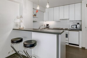 Fridge, microwave, oven, stovetop