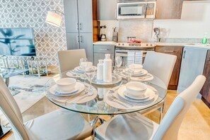 Apartment | 2 bedrooms, Internet - Luxury Condo With City Views Near Stampede Park (Calgary)