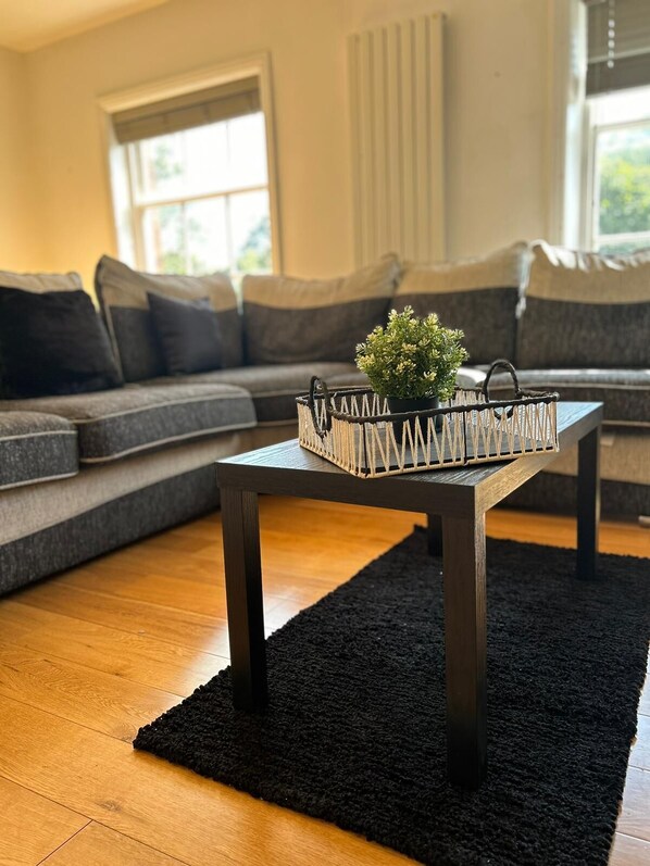 Living area - NEW 2 Bedroom Spacious Flat (Grimsby)