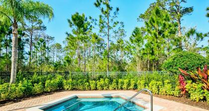 Modern 2BR Condo- Pool Hot Tub Close to Disney