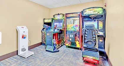 Condo w Hot Tub & Pool - Close to Universal Studio