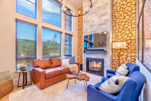 Apartment | 2 bedrooms, Internet - Mountain-view Townhouse With Cozy Fireplace (Silverthorne)