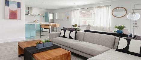 2 عدّة غرف نوم ومكتب وخدمة الإنترنت