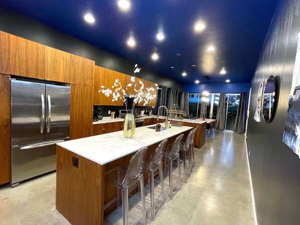 Villa | 5 soverom, skrivebord og internett