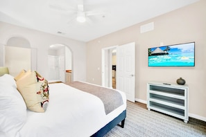 3 bedrooms, Internet - Modern 3BR Condo Near Disney- Pool and Hot Tub (Winter Garden)