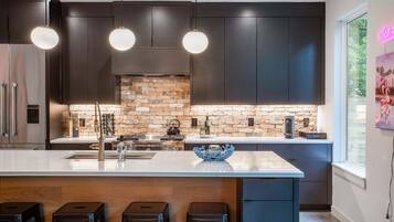 House | 6 bedrooms, Internet