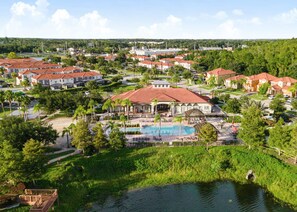 A resort with multiple buildings, a swimming pool, and a lake. - Upstay - Family Resort Home w Pool Cinema Games (Kissimmee)