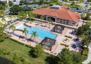 An aerial view of a resort with a swimming pool, palm trees, and a gazebo. - Upstay - Family Resort Home w Pool Cinema Games (Kissimmee)
