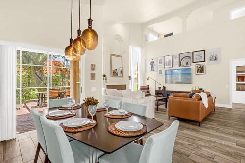 Spacious Home w Garden BBQ and Games at Golf Club