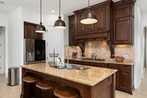 House - Upstay - Spacious Home w Pool-hot Tub-office-yard (Dripping Springs)