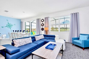 House | 8 bedrooms, Internet - 16-guest Lakefront Home w Pool-cinema-games (Kissimmee)