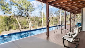 House | 6 bedrooms, desk, Internet