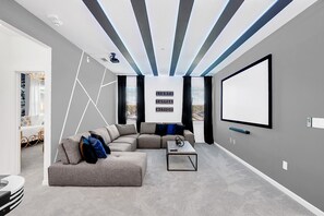 House | 8 bedrooms, Internet