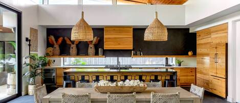 House | 7 bedrooms, desk, Internet