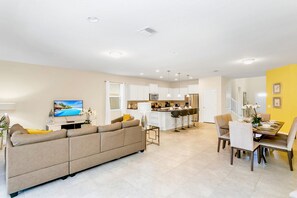 House | 8 bedrooms, Internet