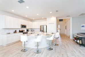 6 عدّة غرف نوم وخدمة الإنترنت