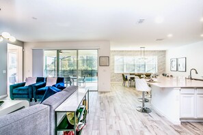 House | 6 bedrooms, Internet - Modern Pool Home w Games Hot Tub and BBQ (Kissimmee)