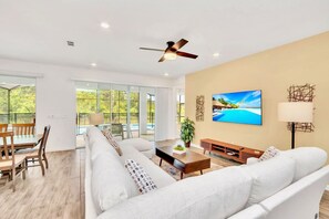 9 bedrooms, Internet - Upstay - 19-guest Resort Home w Pool Hottub Disney (Kissimmee)