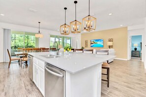 House | 9 bedrooms, Internet - Upstay - 19-guest Resort Home w Pool Hottub Disney (Kissimmee)