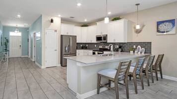 House | 8 bedrooms, Internet