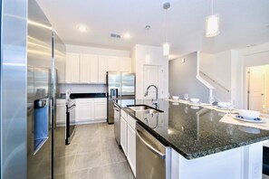 House | 8 bedrooms, Internet - Upstay- Resort Home w Pool Hot Tub - Near Disney (Kissimmee)