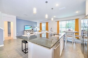 House | 8 bedrooms, Internet - Upstay- Resort Home w Pool Hot Tub - Near Disney (Kissimmee)