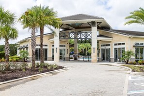 House | 8 bedrooms, Internet - 18 Guest Resort Home - Pool BBQ - Near Disney (Kissimmee)