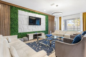 House | 10 bedrooms, desk, Internet