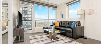 Private Patio - City Views - Garment St Condos