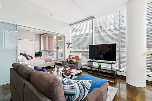 Apartment | 2 bedrooms, Internet - Luxury Condo Steps From Stampede Park (Calgary)