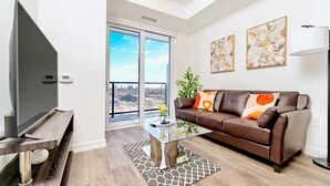 Room - Union Towers Condo With City Views and Patio (Kitchener)