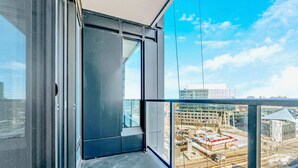 Room - Union Towers Condo With City Views and Patio (Kitchener)