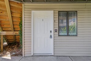 Studio, Accessible | Desk, Internet - Spacious Studio Apt - Near Merrimack Park (Huntsville)