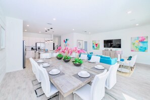 House | 12 bedrooms, Internet - Upstay - 26 Guests Mansion w Pool-cinema-spa-games (Kissimmee)